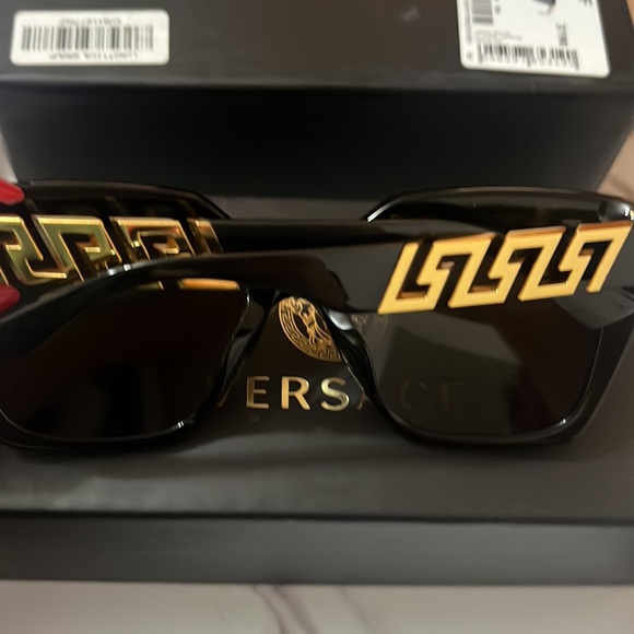 🦁Versace sunglasses 🆕 💯 Authentic - Picture 6 of 10